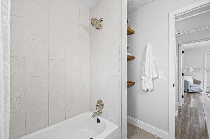 JUNGLE COUNTRY CLUB 2ND ADD - Residential Lease