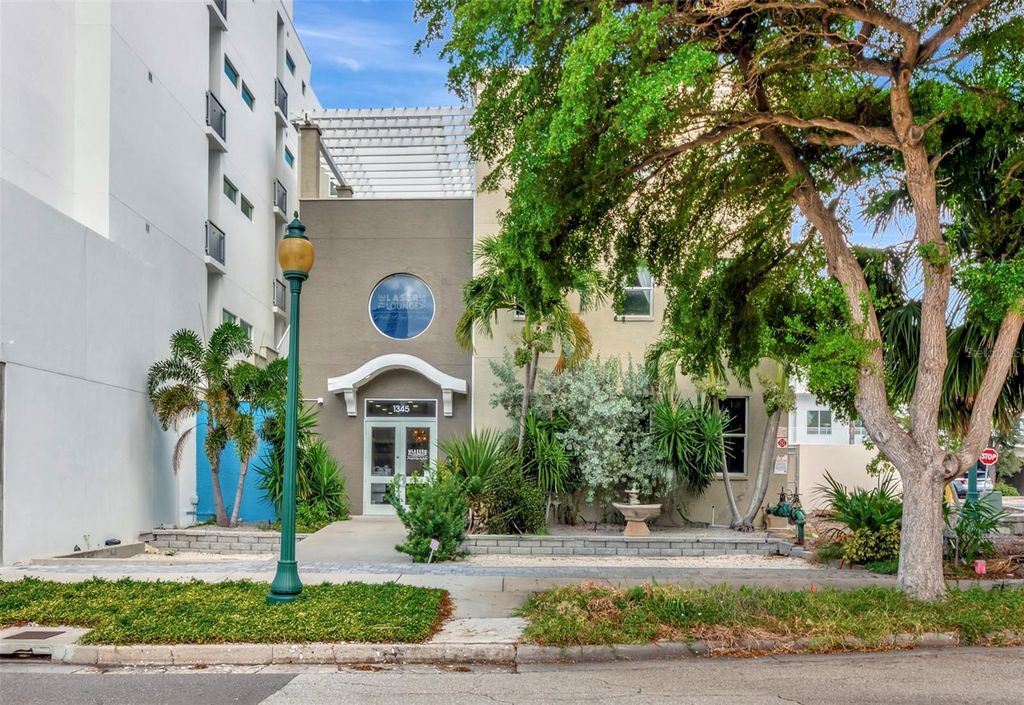 Photo of 1345 2nd Street, Sarasota, FL 34236 (MLS # A4653927)