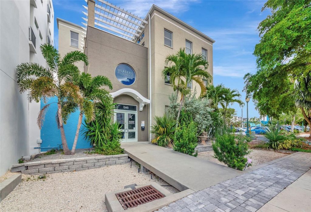 Photo of 1345 2nd Street, Sarasota, FL 34236 (MLS # A4653927)