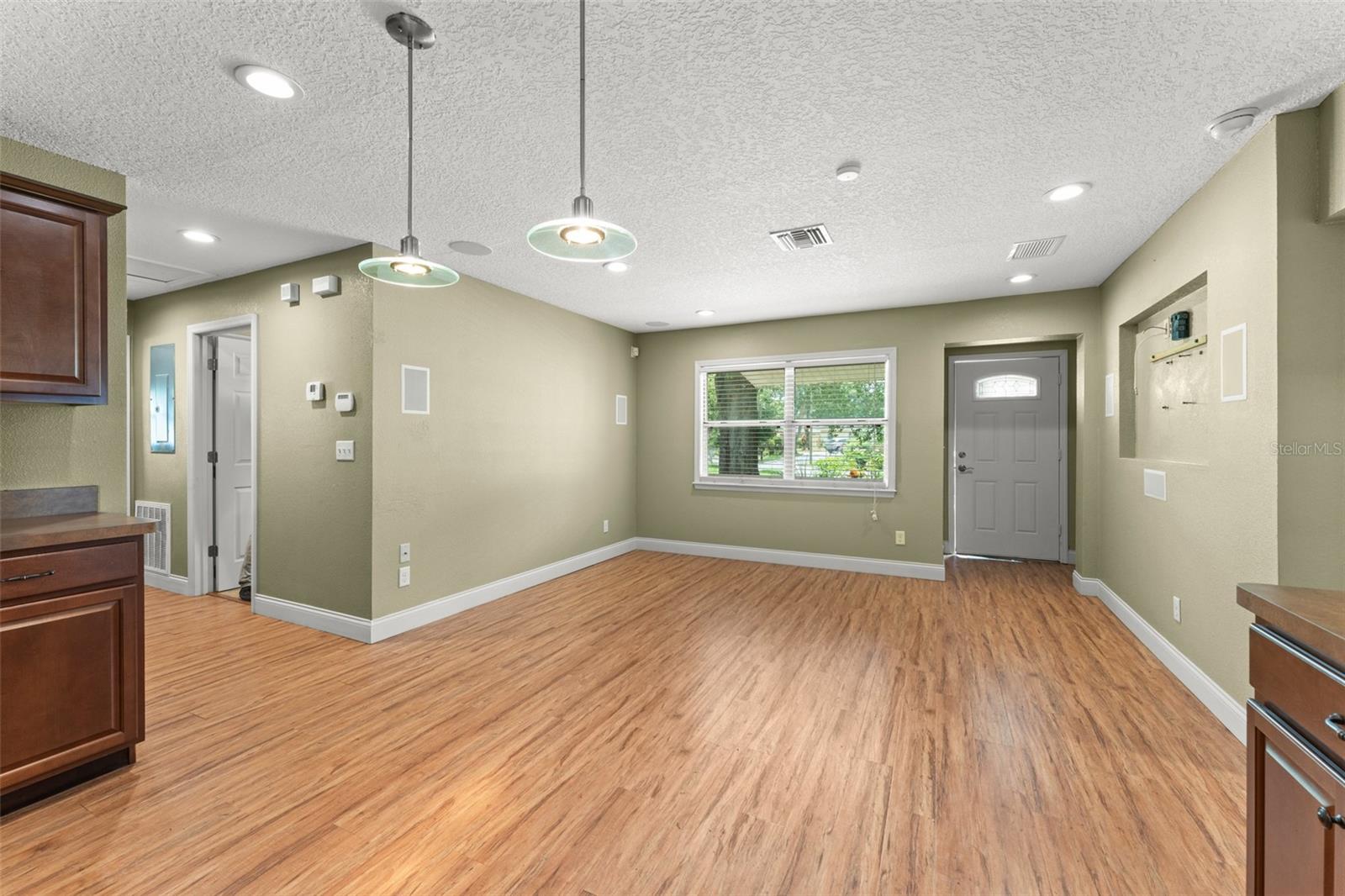 17 S AURORA DRIVE