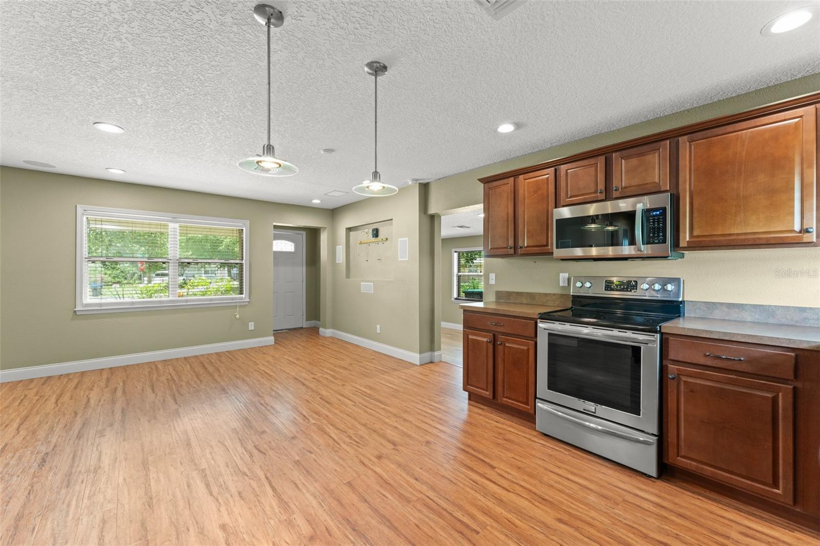 17 S AURORA DRIVE
