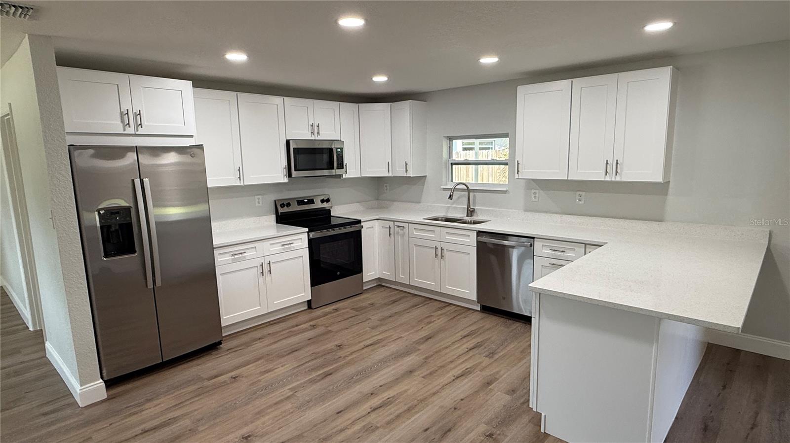 LAKE PADGETT ESTATES UNREC SUB - Residential