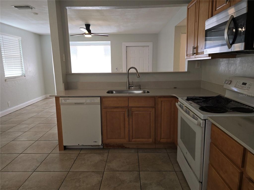 Photo of 925 School Street, Daytona Beach, FL 32114 (MLS # V4947277)