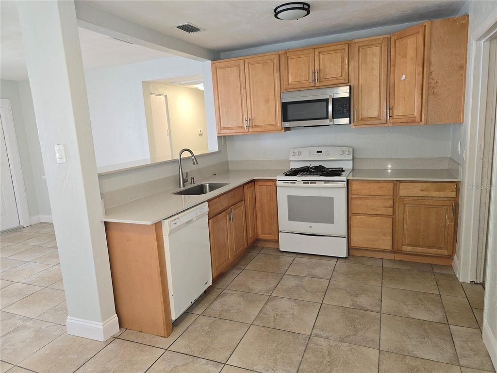 Photo of 925 School Street, Daytona Beach, FL 32114 (MLS # V4947277)