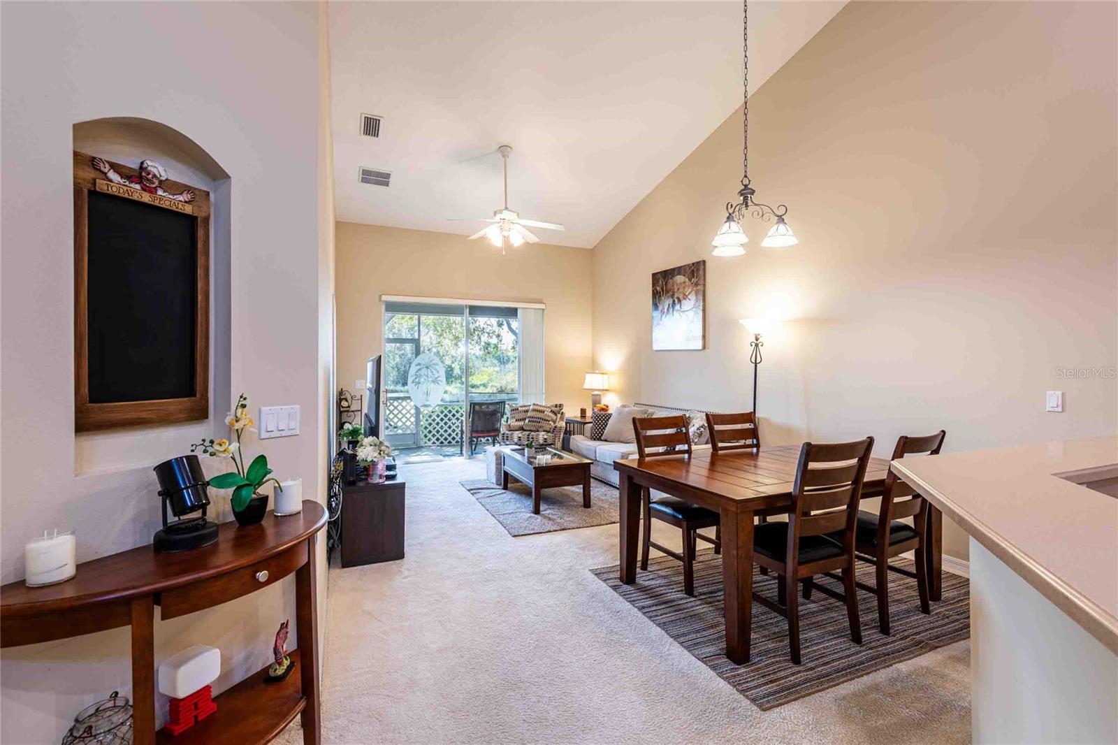 TRADITIONS PH 01 - Residential