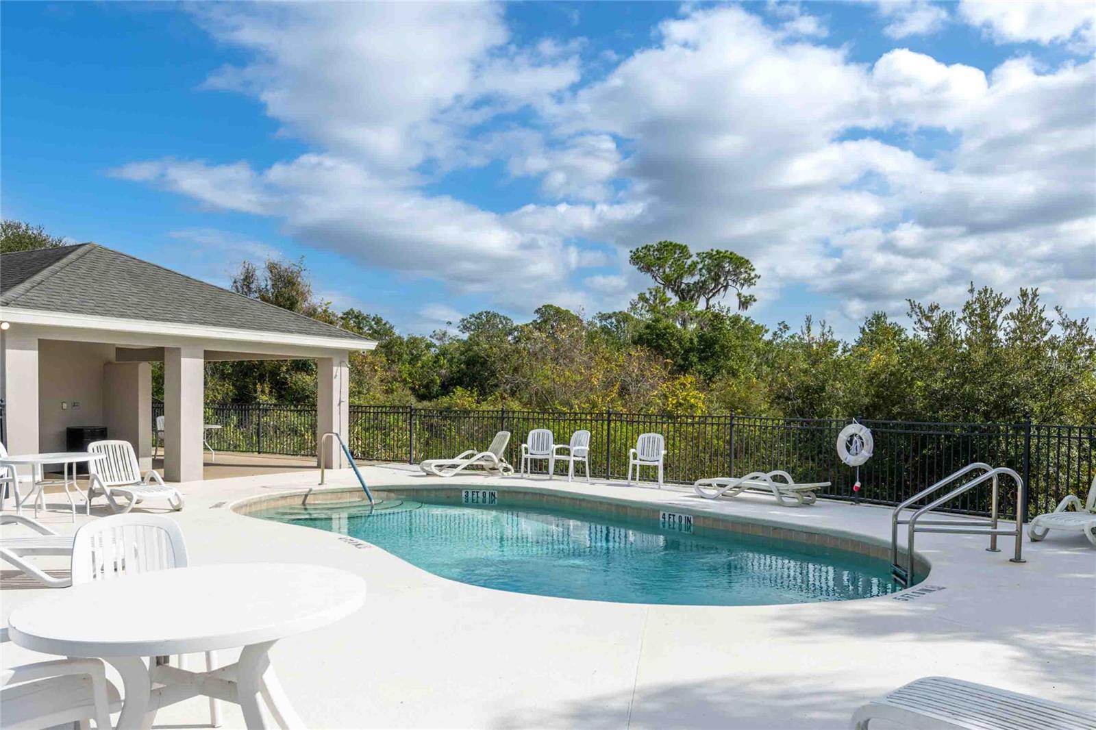 TRADITIONS PH 01 - Residential