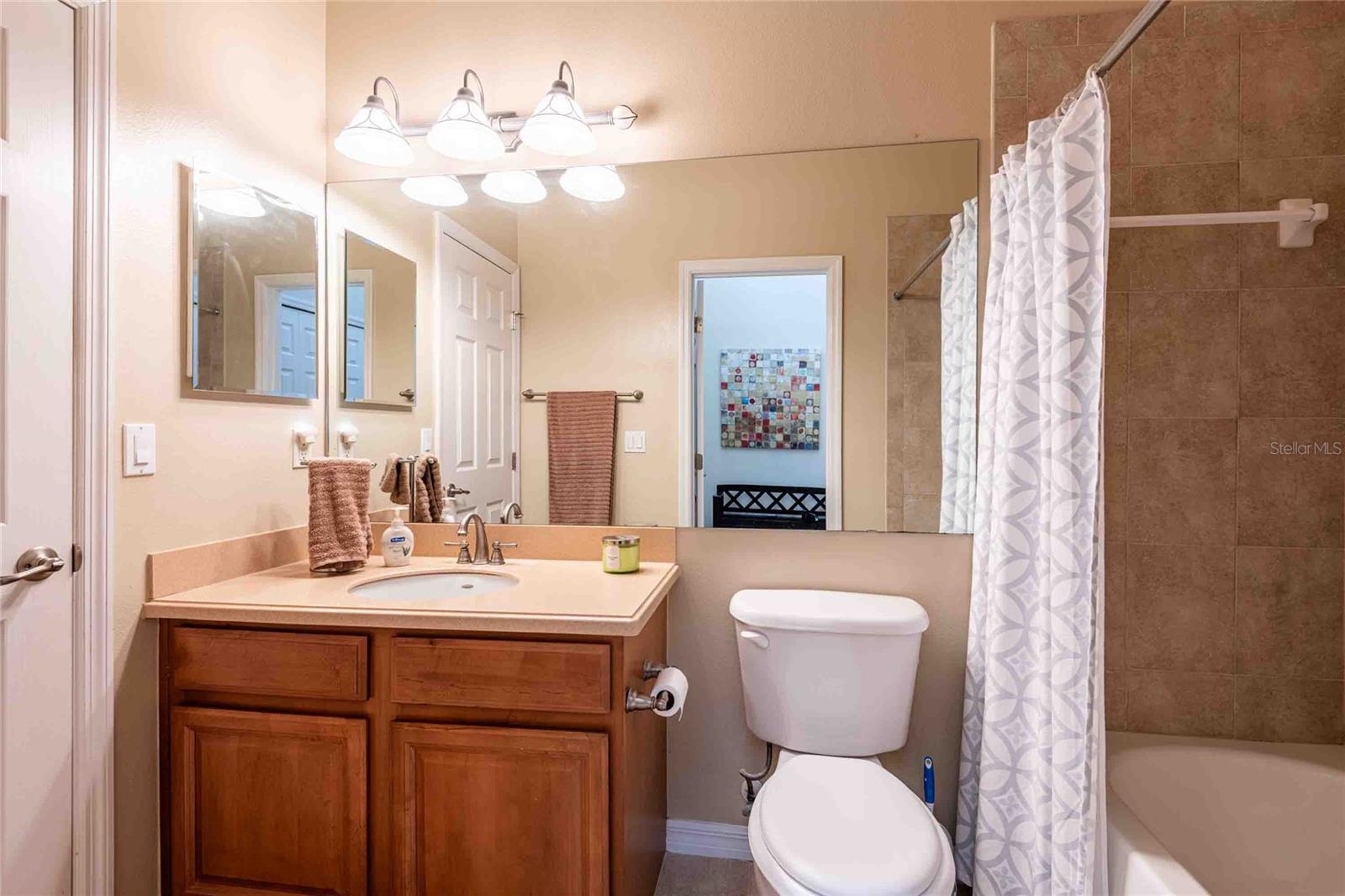 TRADITIONS PH 01 - Residential