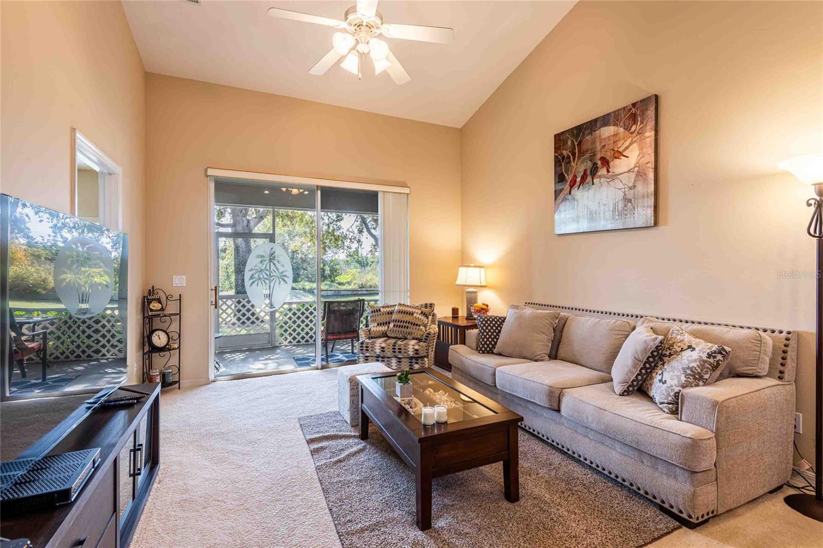 TRADITIONS PH 01 - Residential