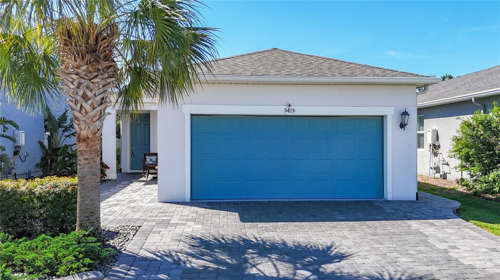 5415 LOS ROBLES COURT