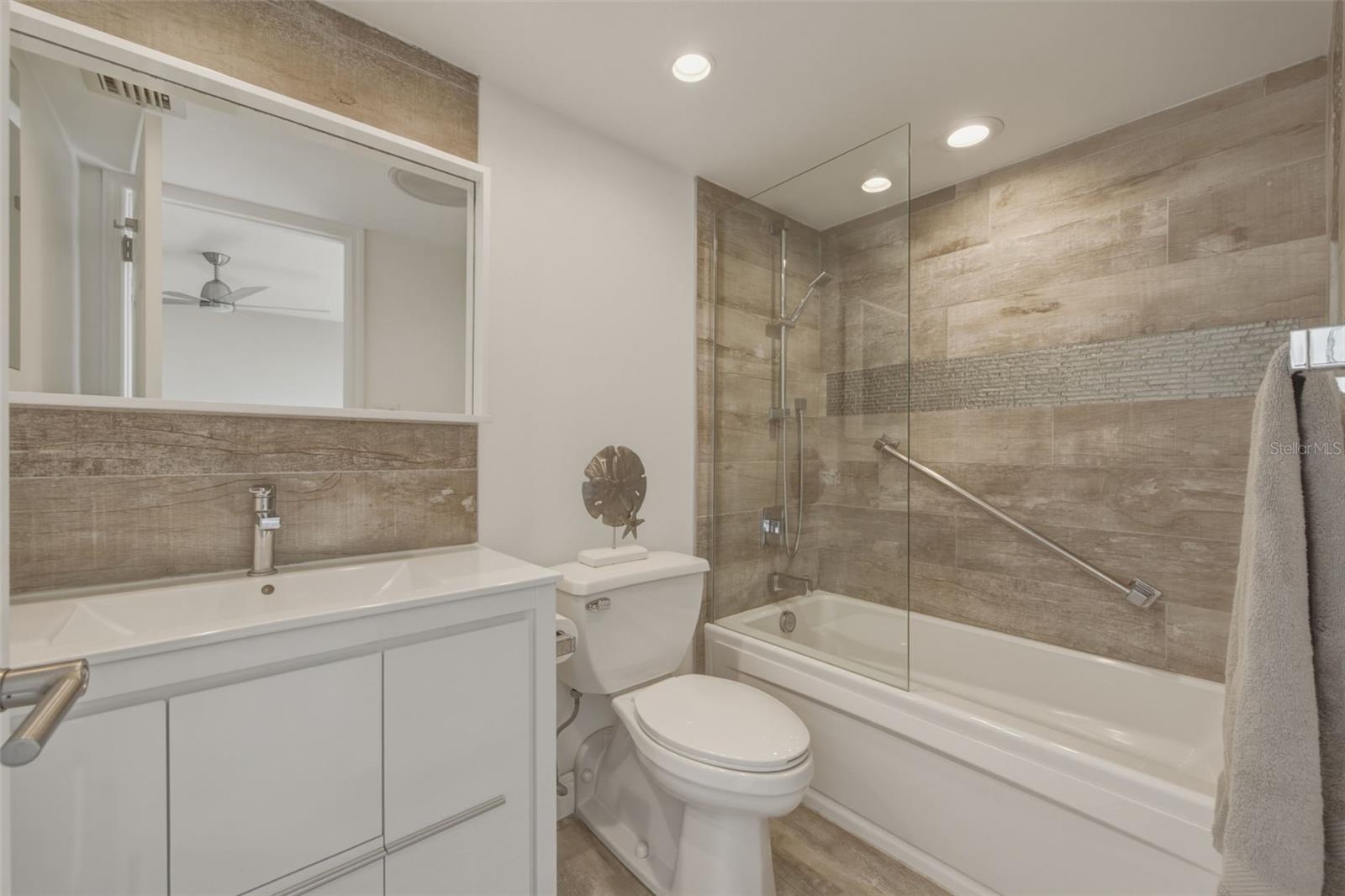 SAND KEY CONDO-BAYSIDE GARDENS III - Residential