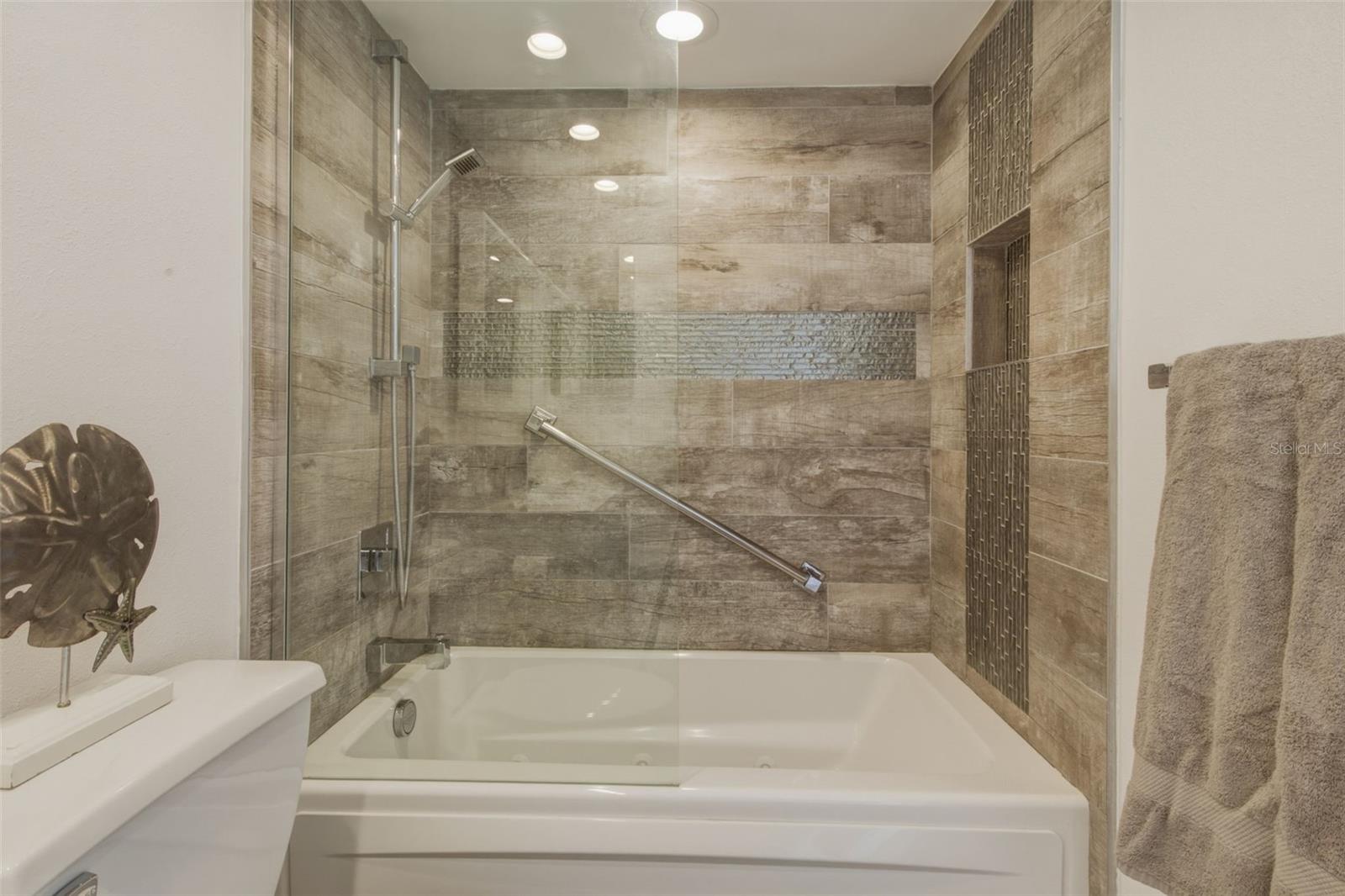 SAND KEY CONDO-BAYSIDE GARDENS III - Residential