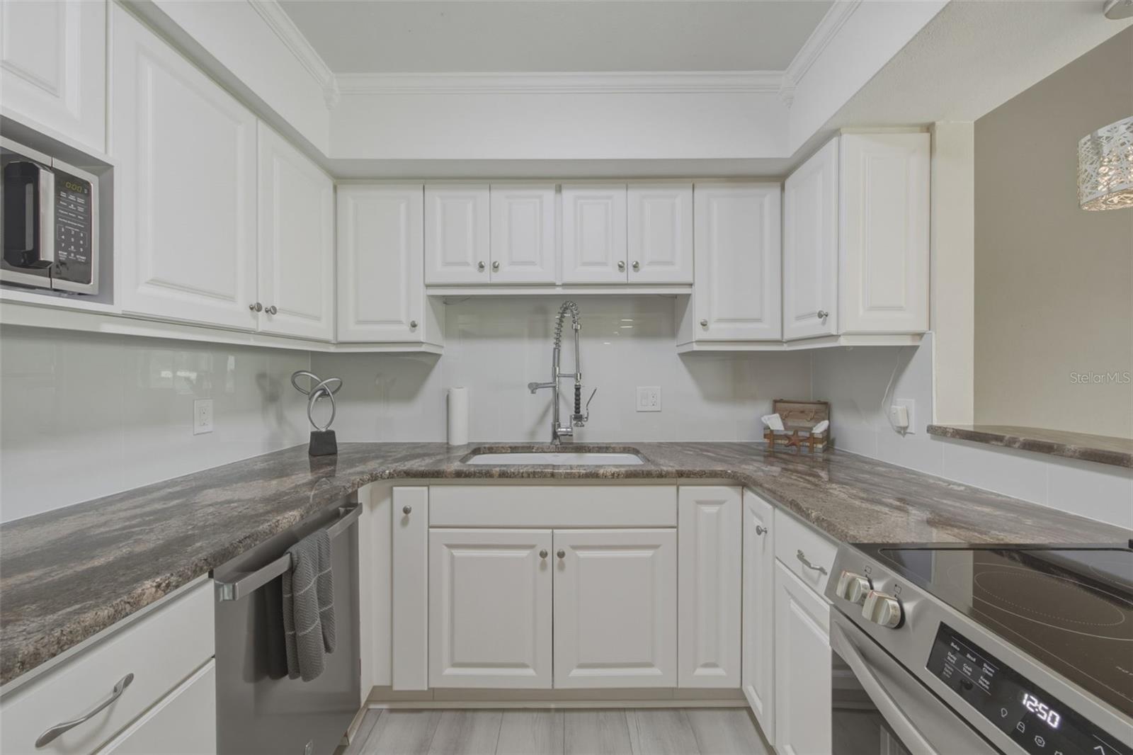 SAND KEY CONDO-BAYSIDE GARDENS III - Residential