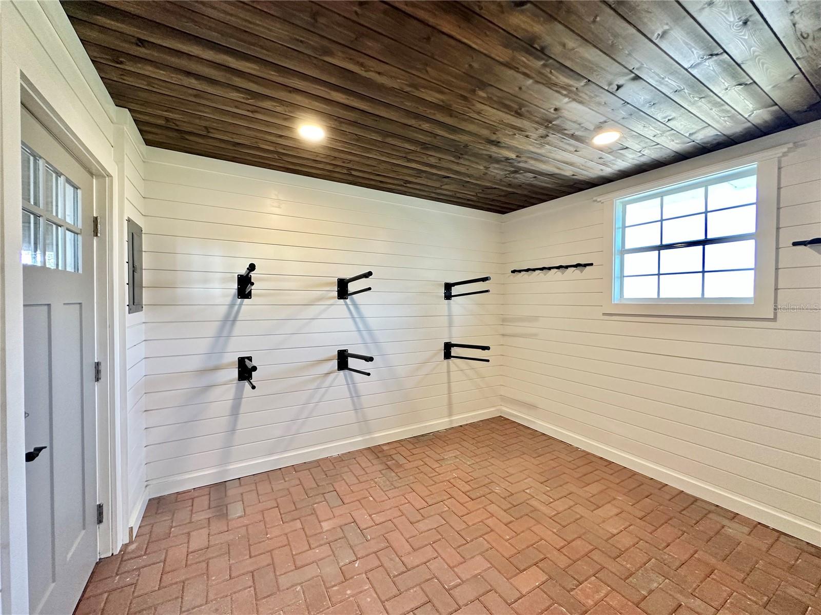 ESTATES/PLEASANT HILL - Residential Lease