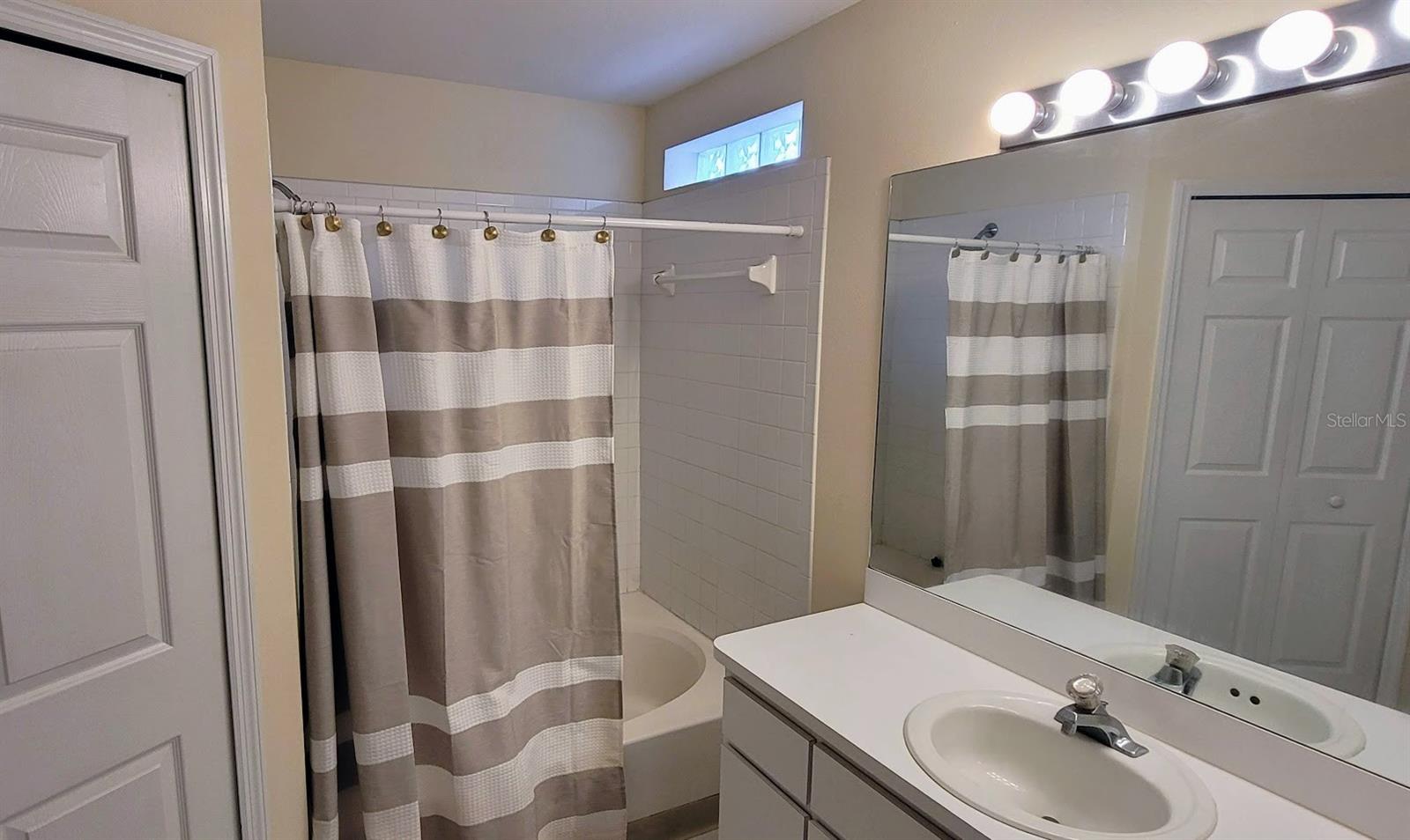 BRENTWOOD HILLS TR D E UNIT 01 - Residential