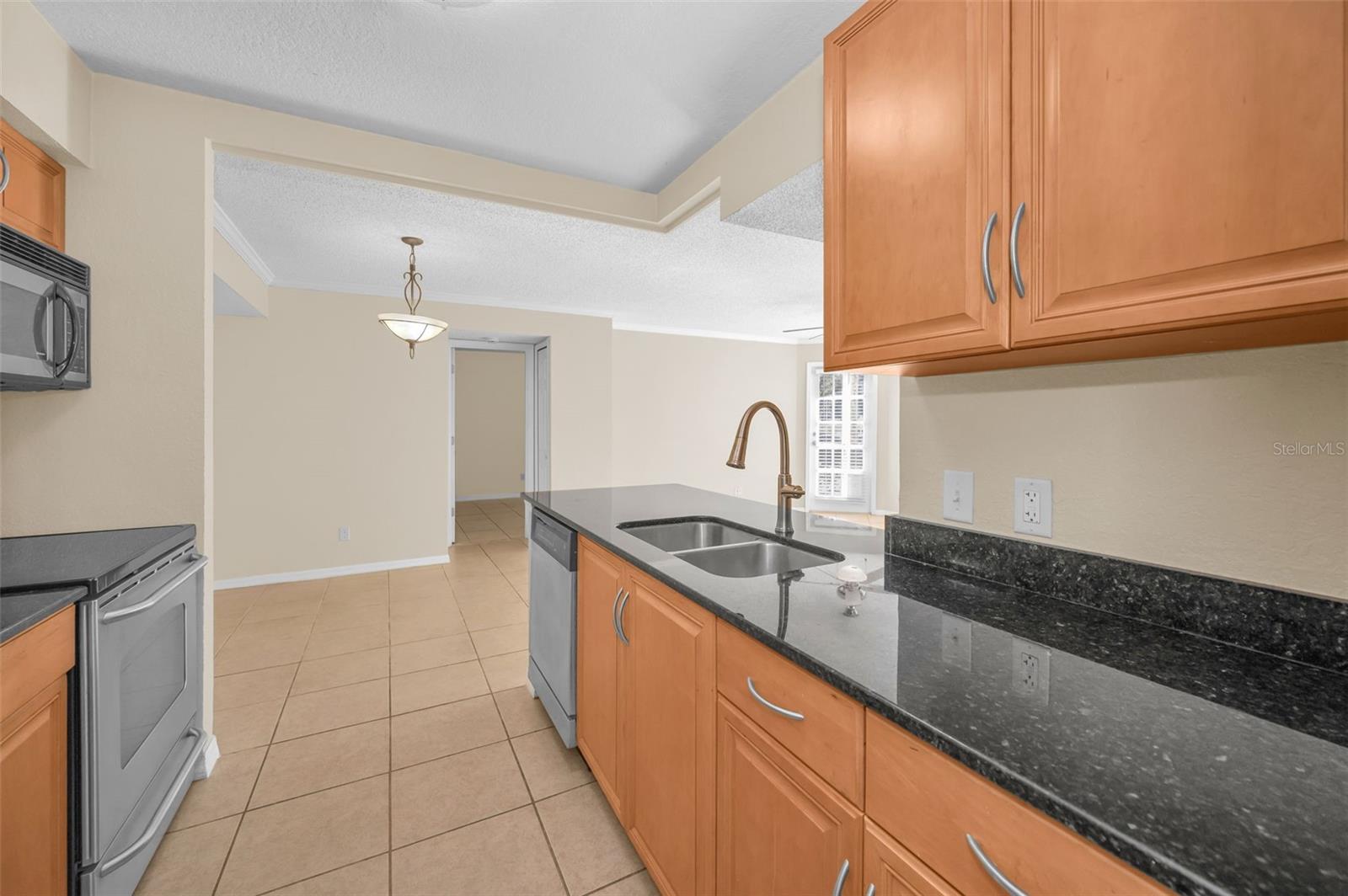 BENTLEY AT COBBS LANDING CONDO THE - Residential