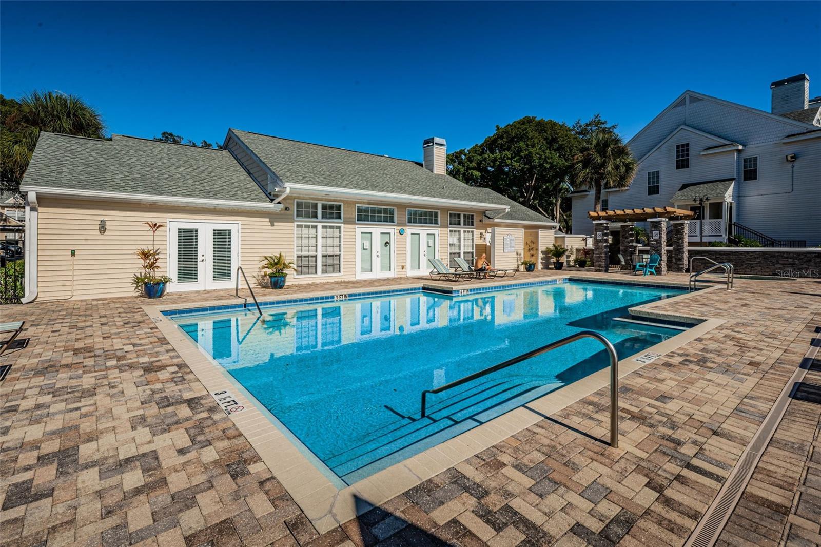 BENTLEY AT COBBS LANDING CONDO THE - Residential