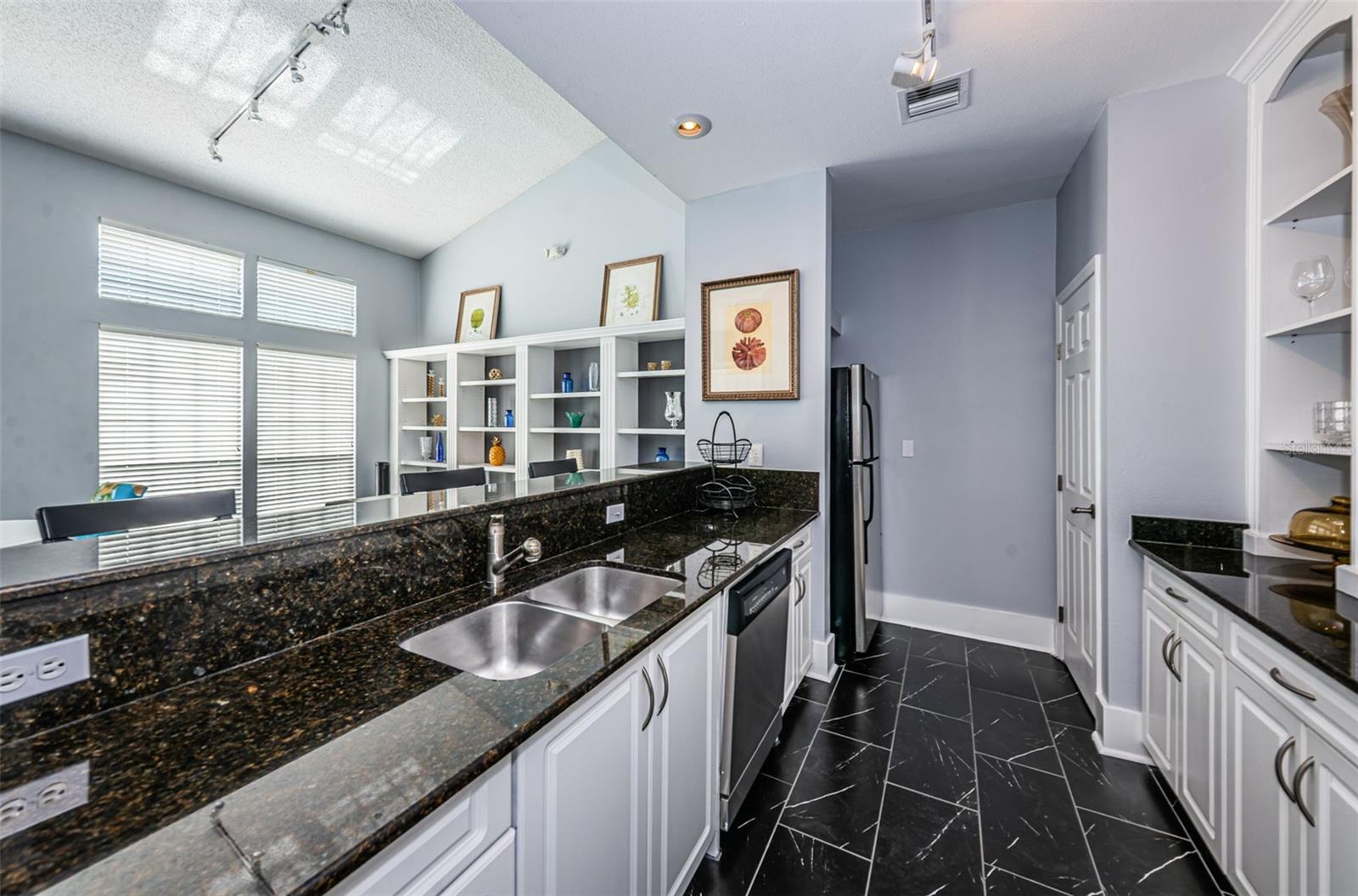 BENTLEY AT COBBS LANDING CONDO THE - Residential