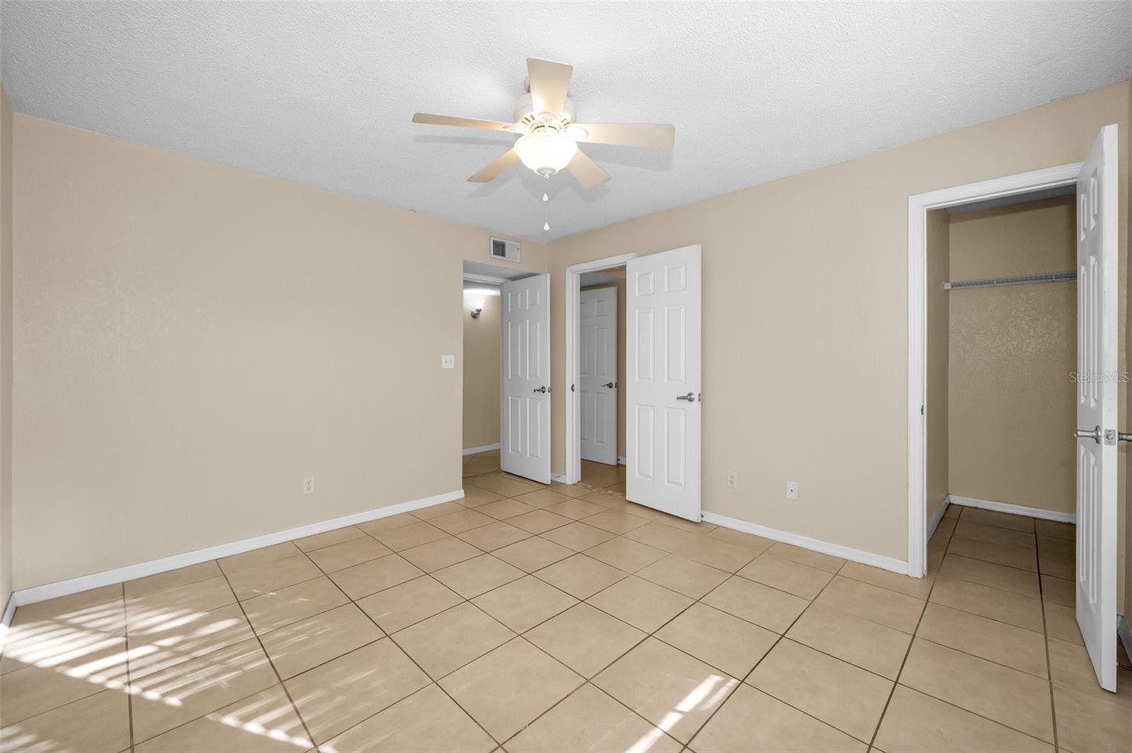 BENTLEY AT COBBS LANDING CONDO THE - Residential