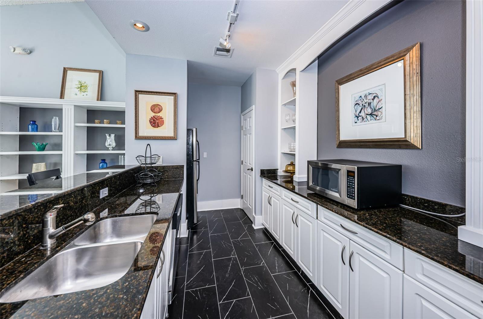 BENTLEY AT COBBS LANDING CONDO THE - Residential