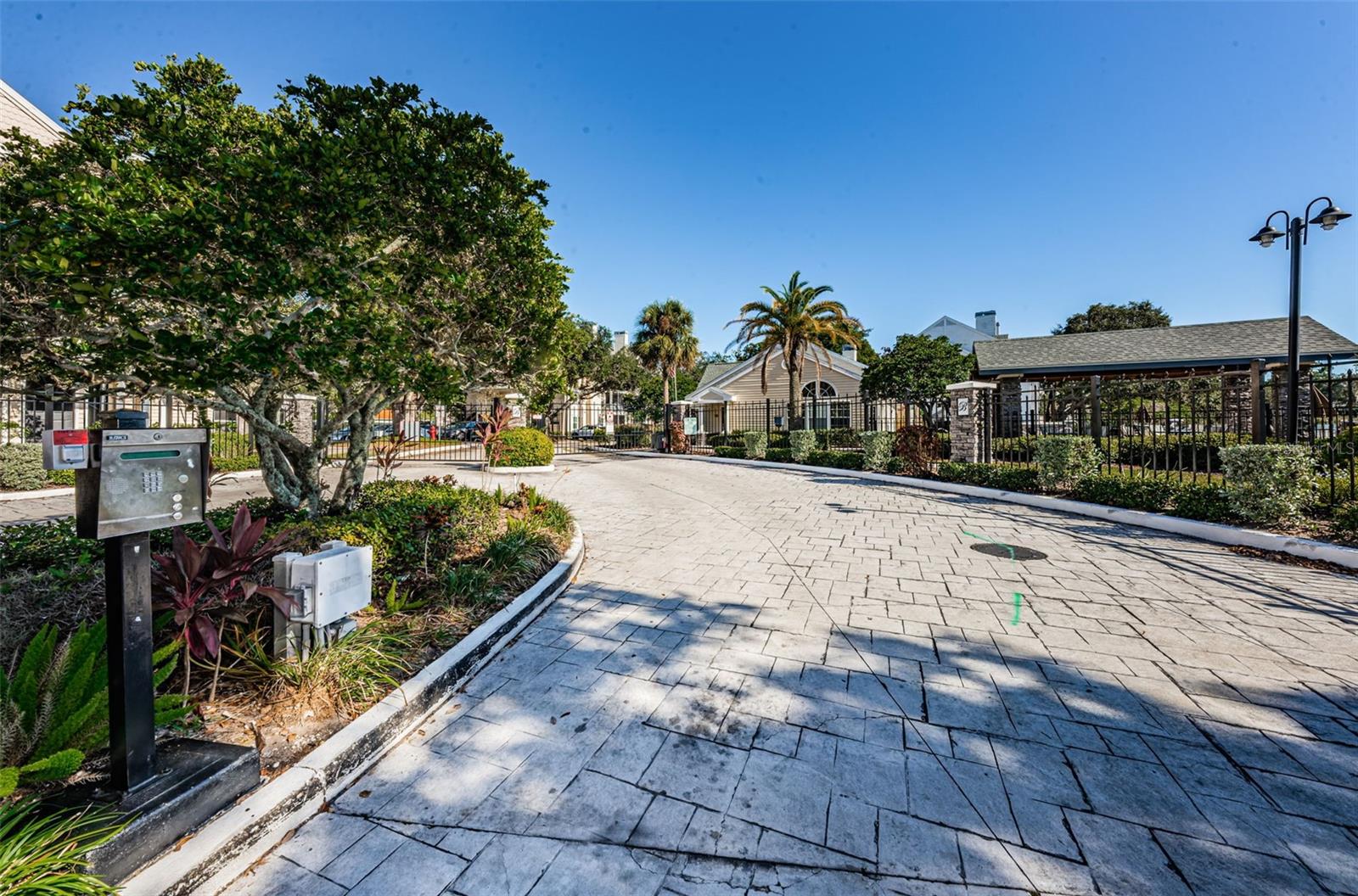 BENTLEY AT COBBS LANDING CONDO THE - Residential