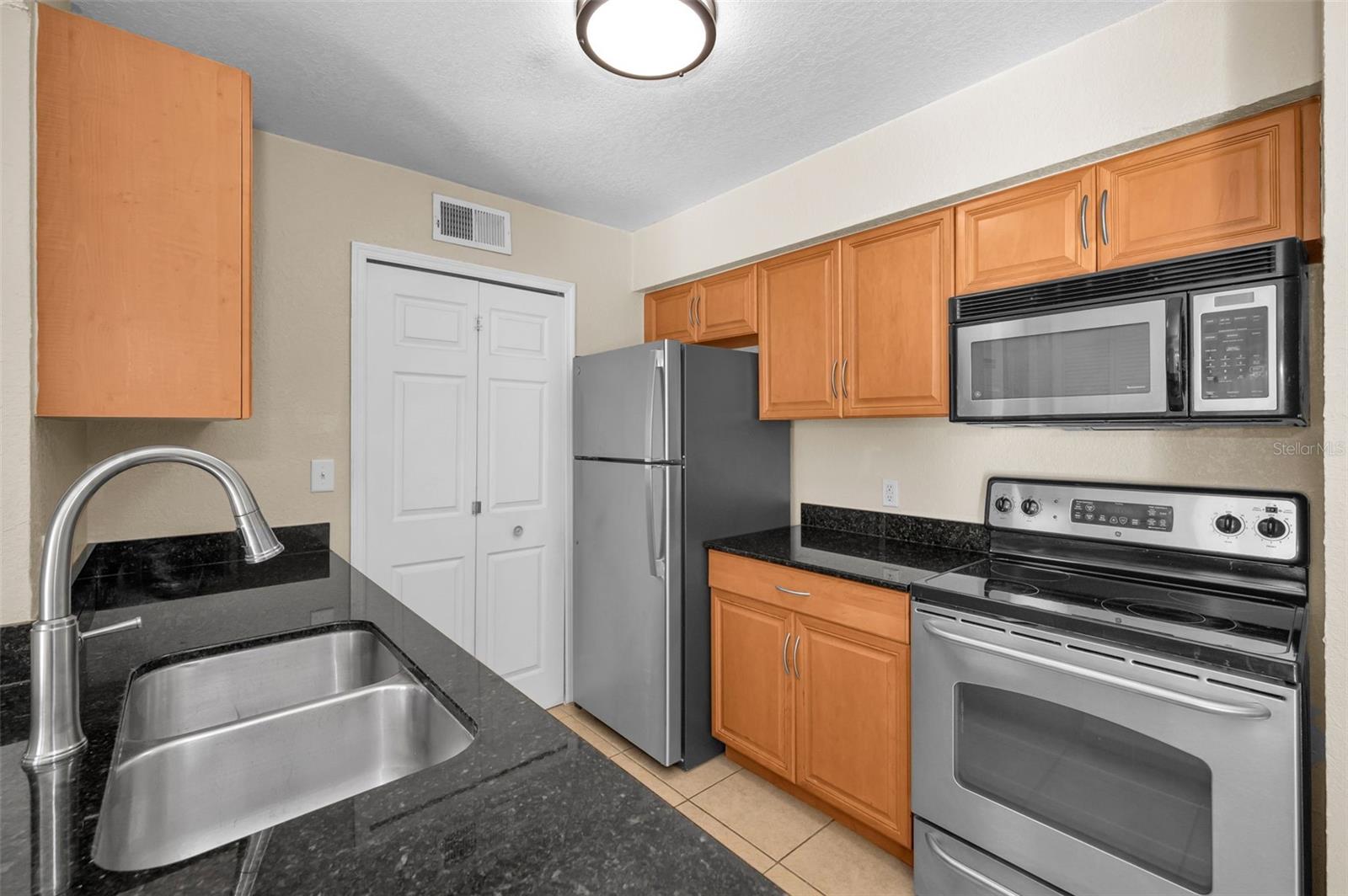 BENTLEY AT COBBS LANDING CONDO THE - Residential