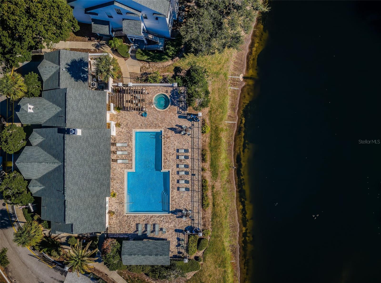 BENTLEY AT COBBS LANDING CONDO THE - Residential