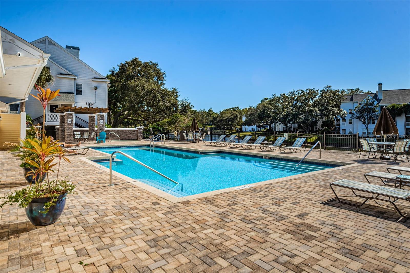 BENTLEY AT COBBS LANDING CONDO THE - Residential