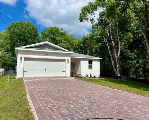 A home in DELAND