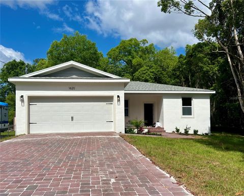 A home in DELAND