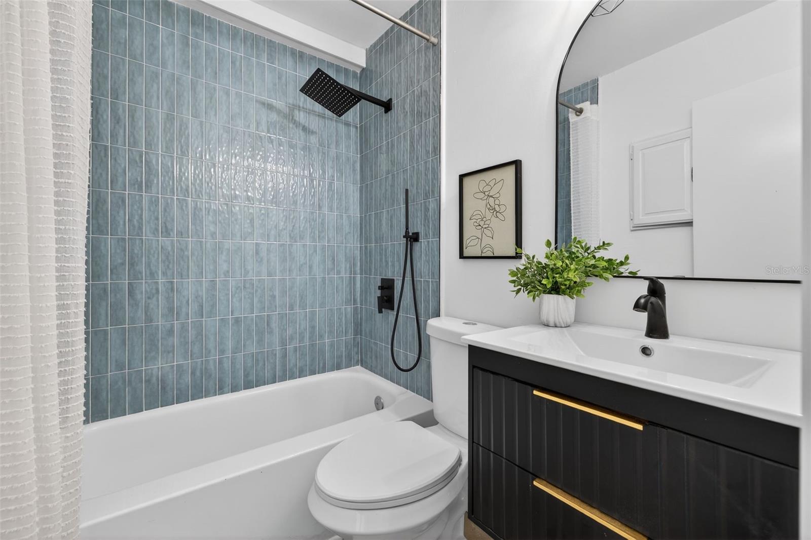 RIDGE CREST - Residential