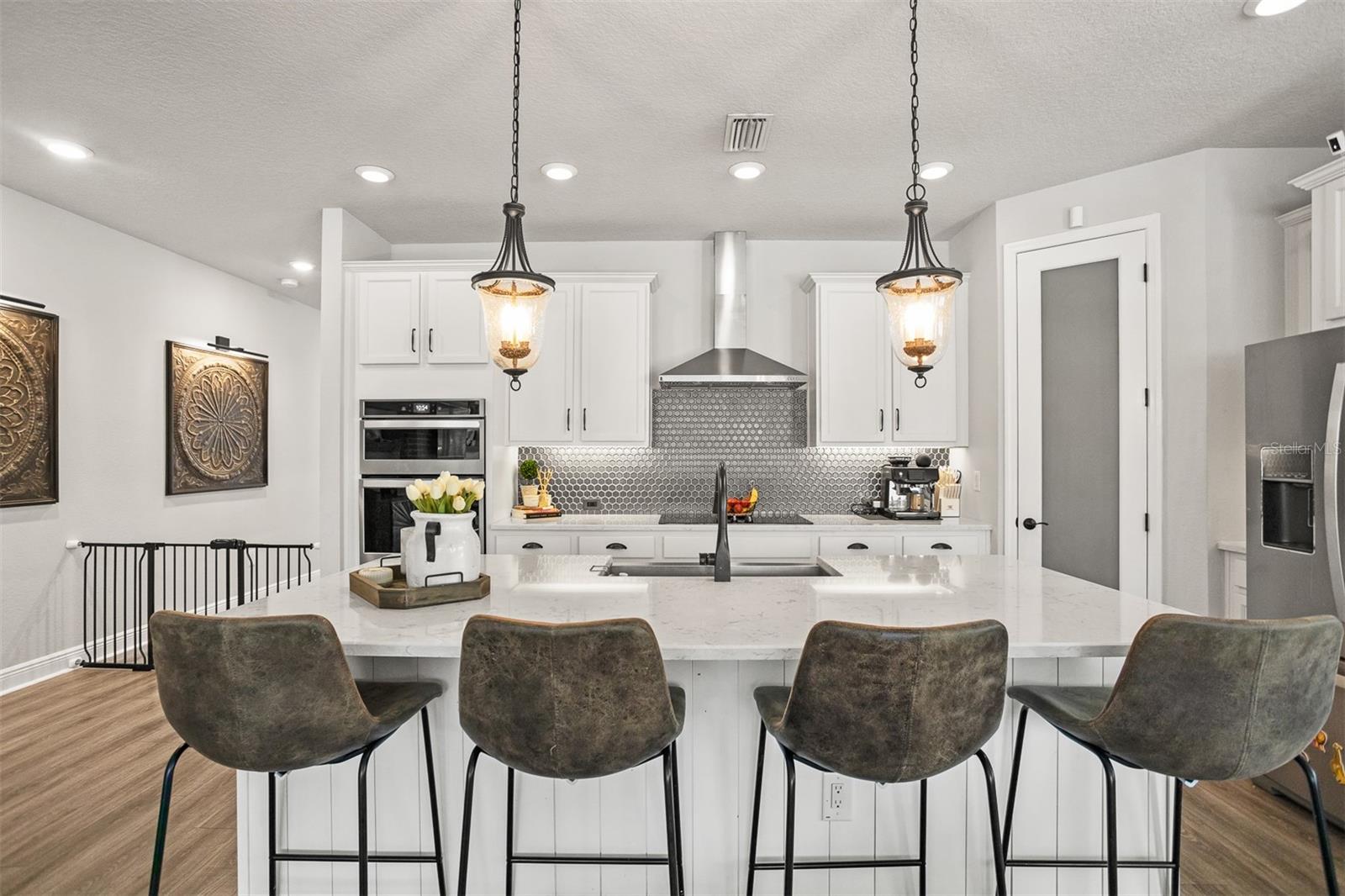 4914 LAKESHORE OAKS COURT