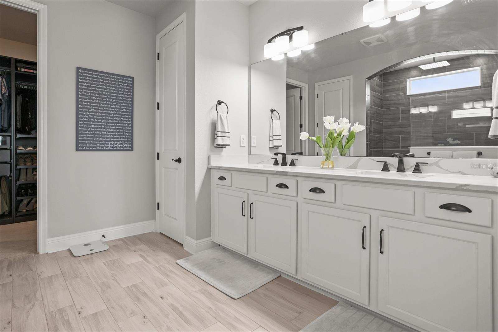 LAKESHORE OAKS SUB - Residential