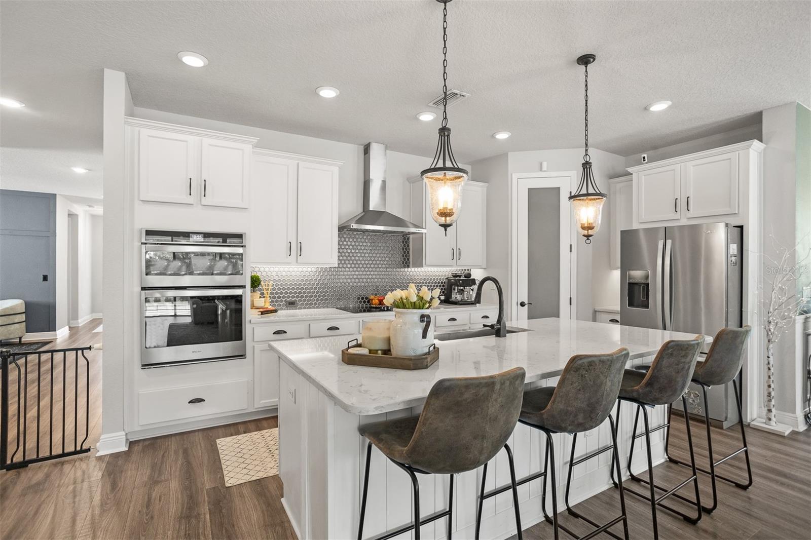 4914 LAKESHORE OAKS COURT