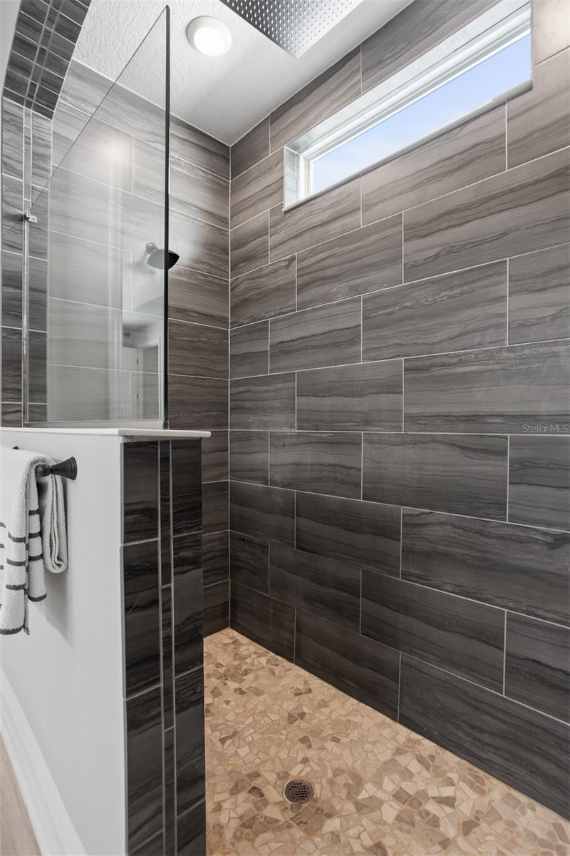 LAKESHORE OAKS SUB - Residential