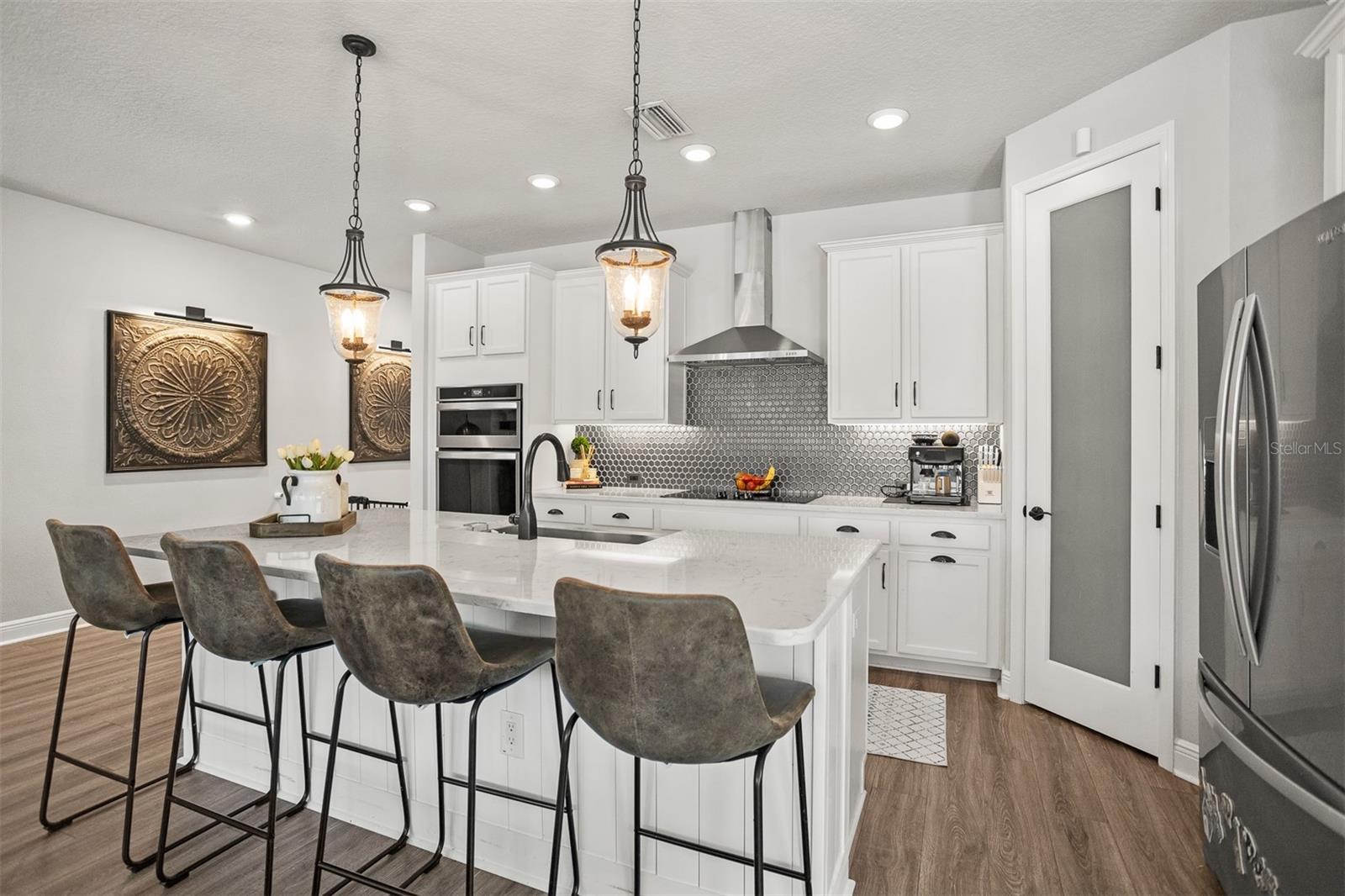 4914 LAKESHORE OAKS COURT