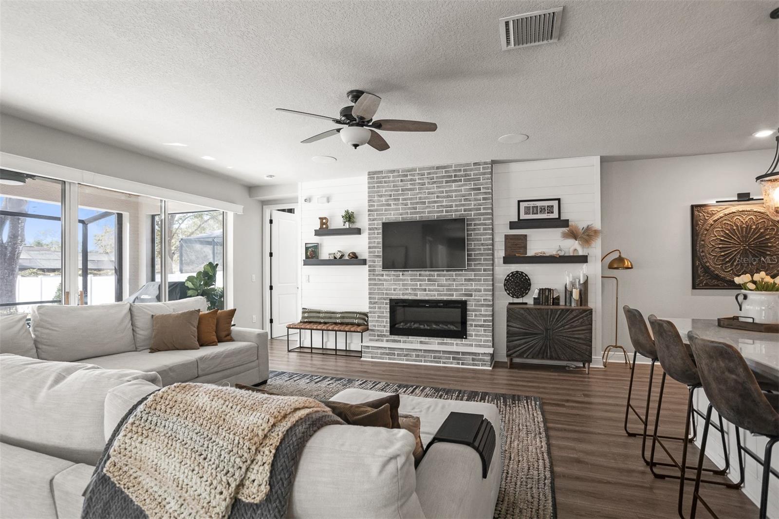 LAKESHORE OAKS SUB - Residential