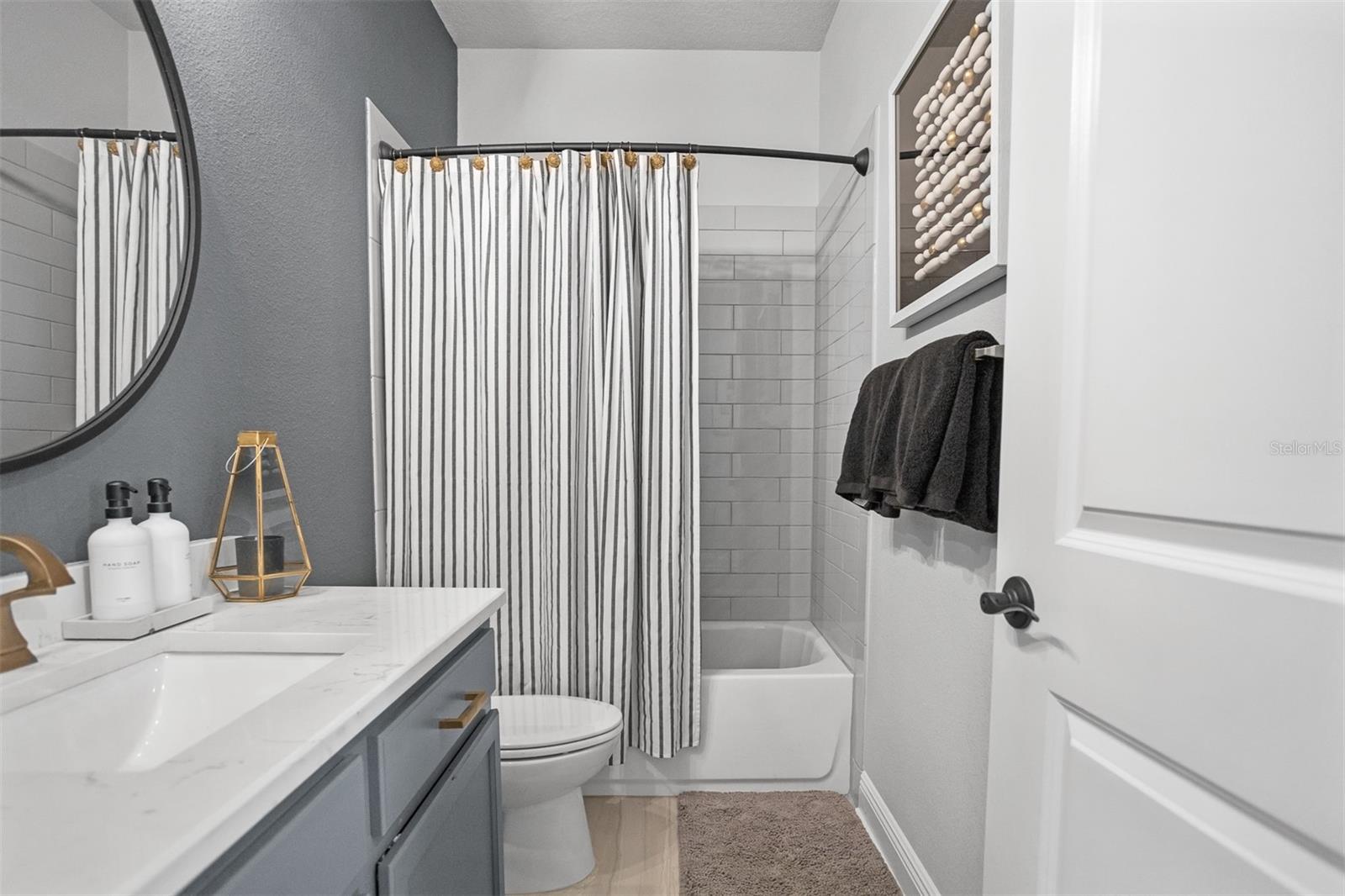 LAKESHORE OAKS SUB - Residential