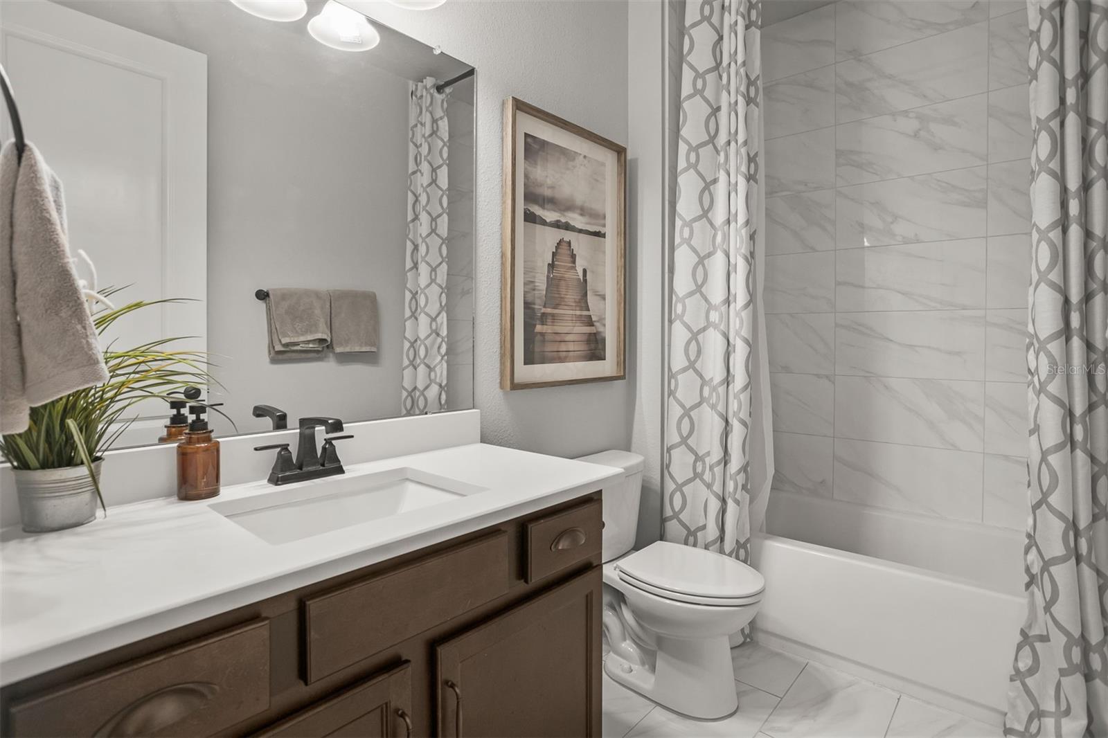 LAKESHORE OAKS SUB - Residential