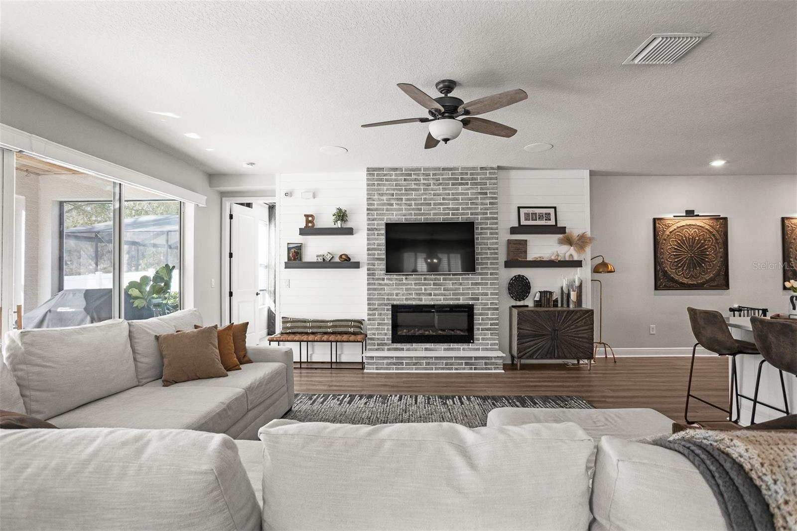 LAKESHORE OAKS SUB - Residential