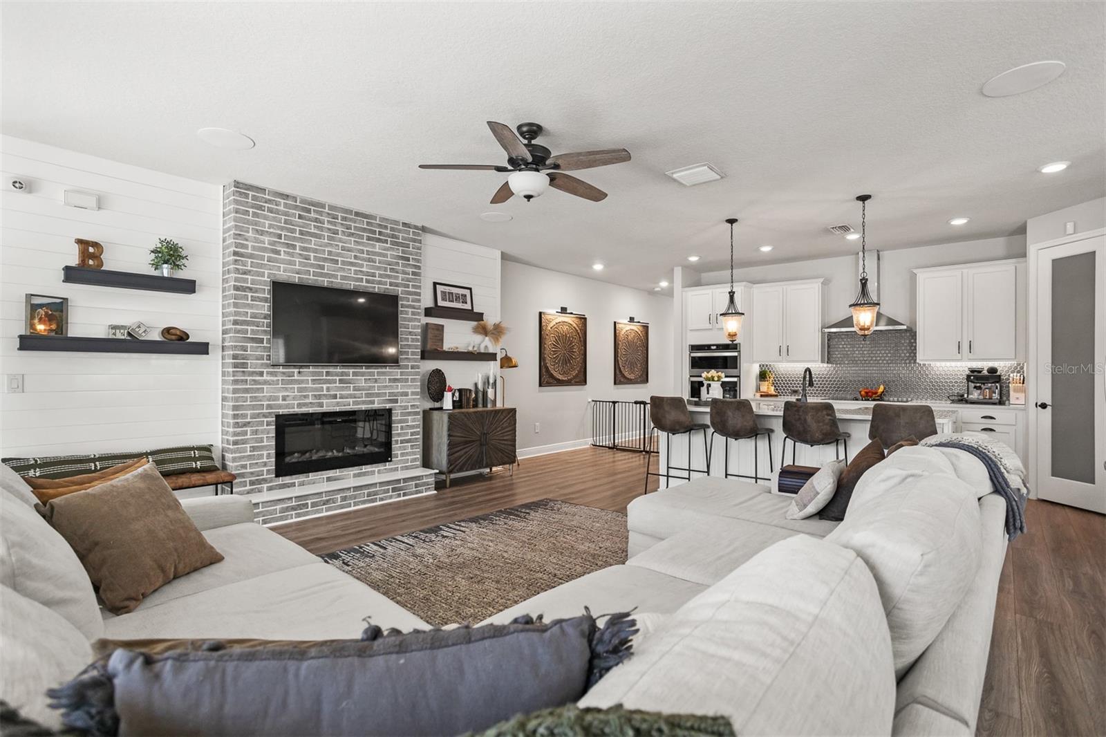 LAKESHORE OAKS SUB - Residential