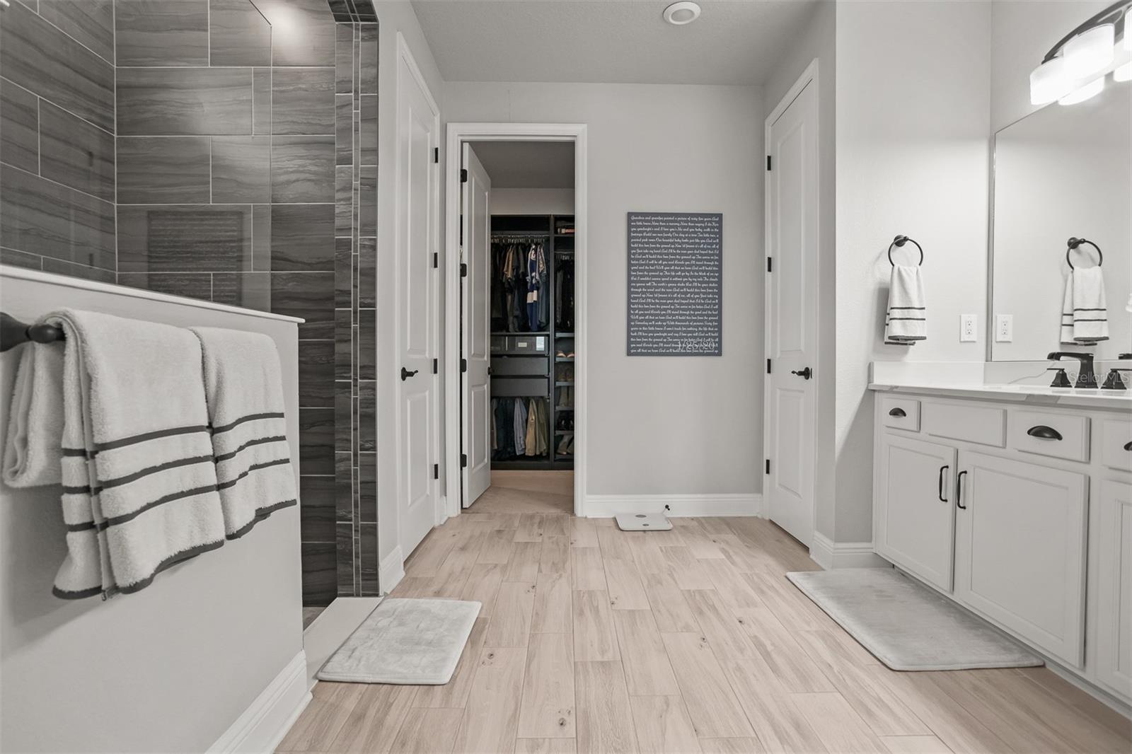 LAKESHORE OAKS SUB - Residential