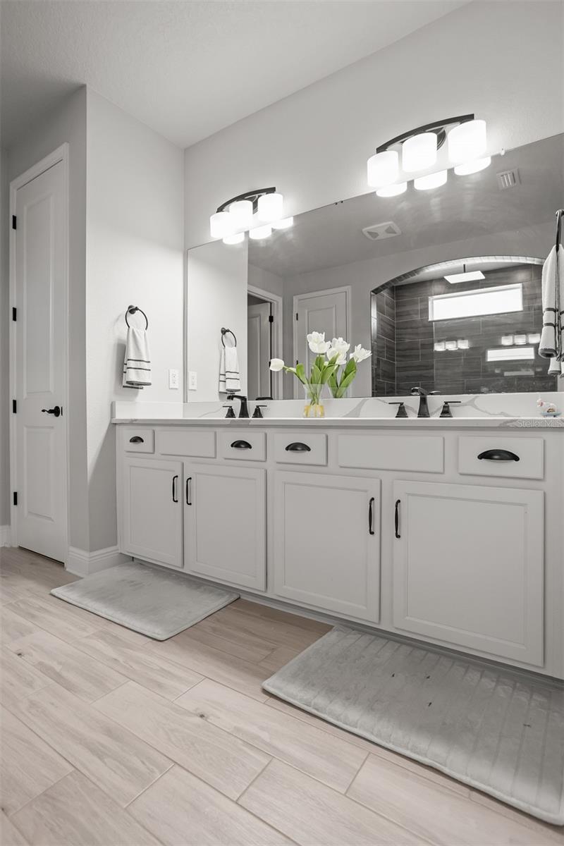 LAKESHORE OAKS SUB - Residential