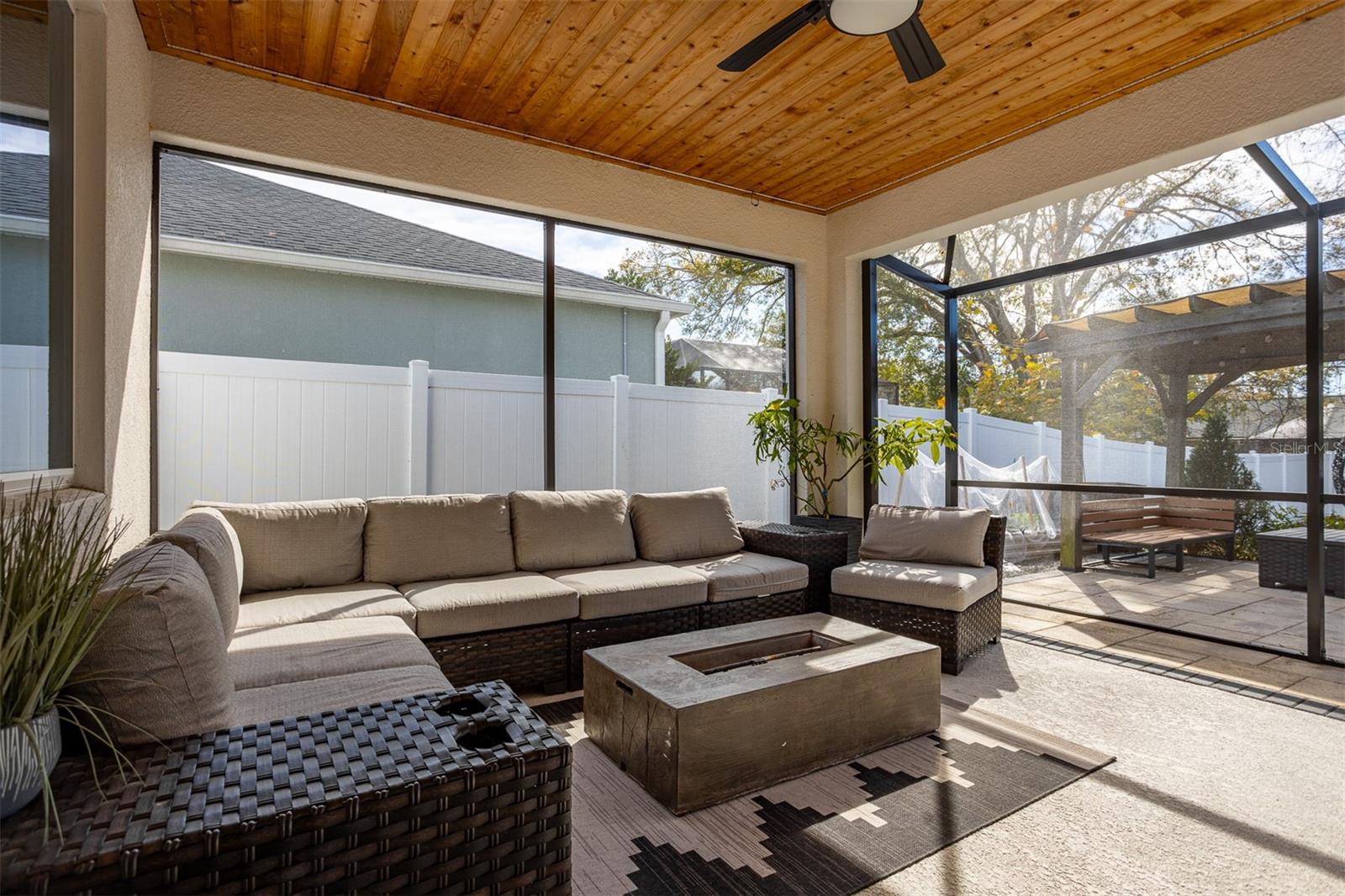 LAKESHORE OAKS SUB - Residential