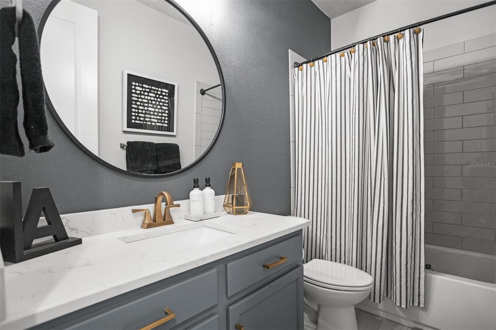 LAKESHORE OAKS SUB - Residential