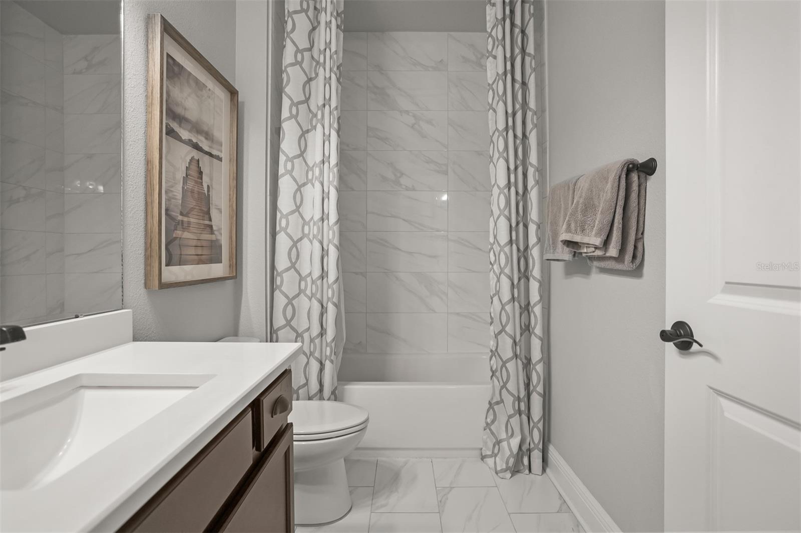 LAKESHORE OAKS SUB - Residential