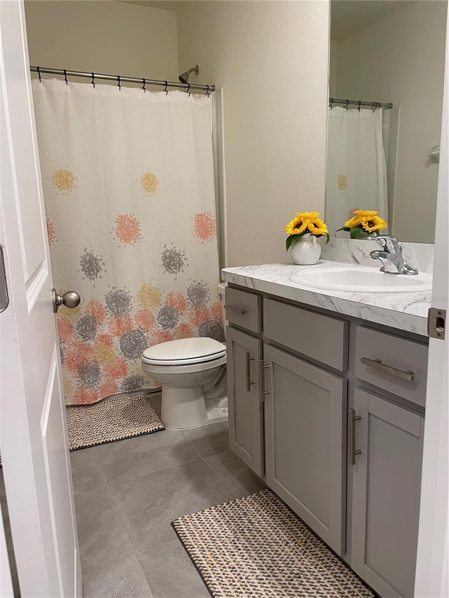 WOODLEAF HAMMOCK A REP OF A POR O - Residential Lease