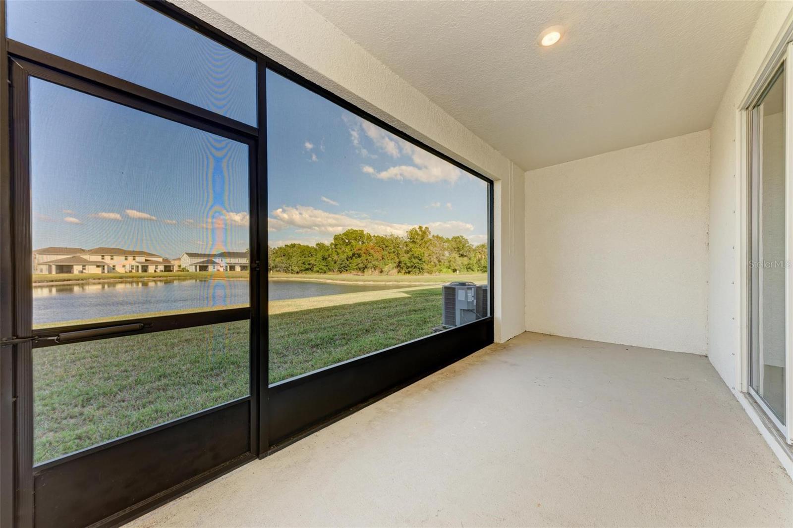 WOODLEAF HAMMOCK A REP OF A POR O - Residential Lease