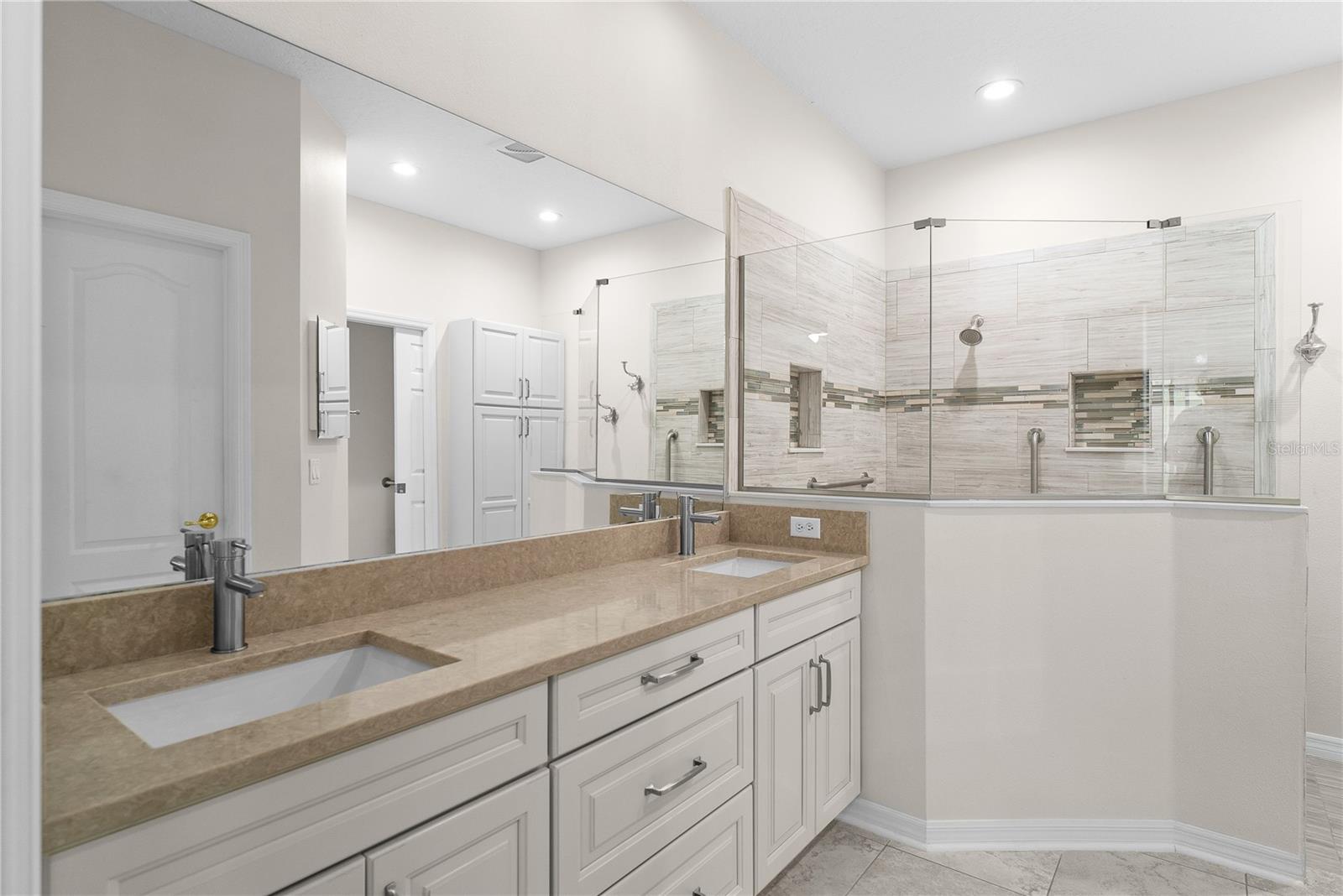 KINGS RIDGE - Residential