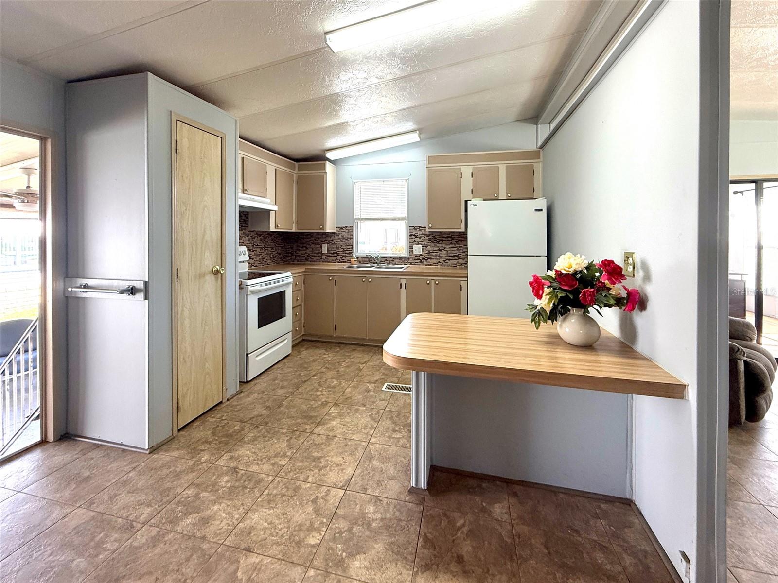 225 N SAINT THOMAS CIRCLE