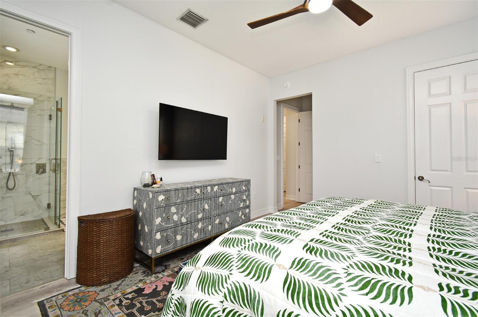 CARLYLE RESIDENCES AT CELEBRATION - Residential